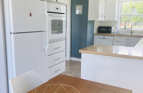 Petit-Etang Cottage | Cozy cottage w/sunset views + quick walk to a private beach (dog friendly!)