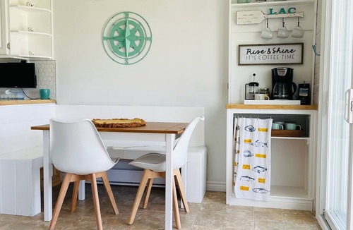 Petit-Etang Cottage | Cozy cottage w/sunset views + quick walk to a private beach (dog friendly!)