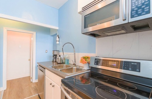 Niagara Falls House | Cozy Cottage-Walk To Cliffton&Falls/Central Attraction