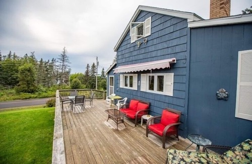 Harbourville Cottage | Cozy cottage with a hot tub on the bay of fundy