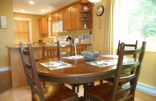 Regional District of Nanaimo Cottage | Cozy Cottage with deck & BBQ, short walk Rathtrevor Beach.