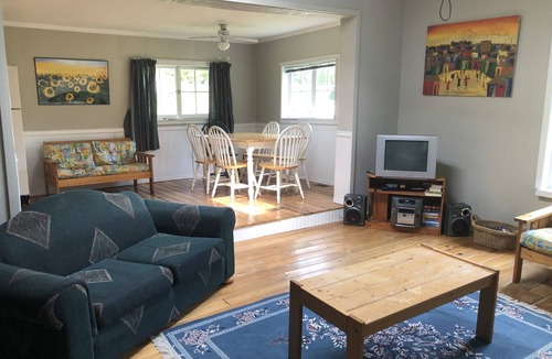 Magna bay Cottage | Cozy cottage with rustic charm, beach across the road