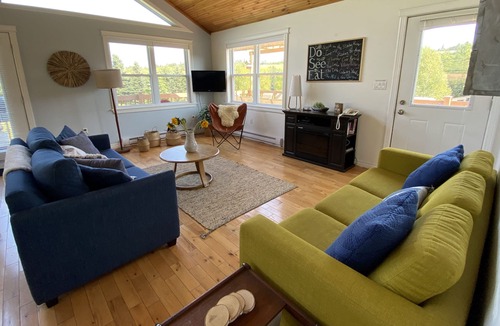Found Mills Cottage | Cozy Cottage With Water View, Kayaks & Hot Tub On The Stanley River