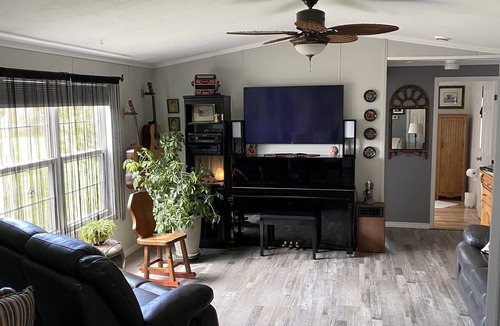 Donaldston House | "Cozy Cottage" Your home away from home!