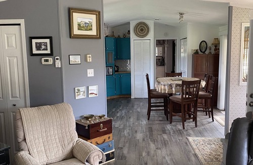 Donaldston House | "Cozy Cottage" Your home away from home!