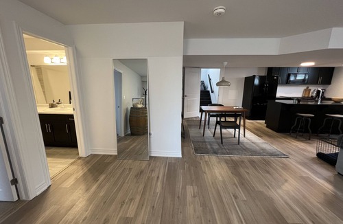 Beamsville Apartment | Cozy Couples Getaway | Walk to Wine Country & Bruce Trail