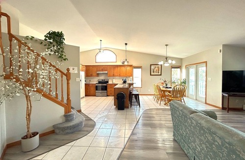 Markerville House | Cozy Cove Retreat | 6BR | 4BA | 2Kit | AC | BBQ