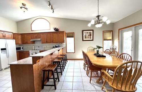 Markerville House | Cozy Cove Retreat | 6BR | 4BA | 2Kit | AC | BBQ