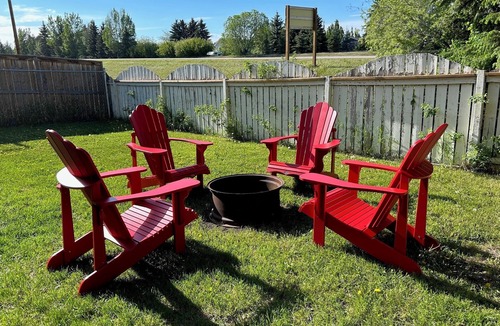 Markerville House | Cozy Cove Retreat | 6BR | 4BA | 2Kit | AC | BBQ