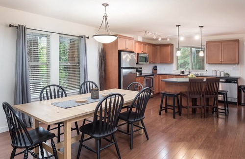 Lindell Beach House | Cozy Cultus Cottage with Shared Pool and Hot Tub. Pet-Friendly!
