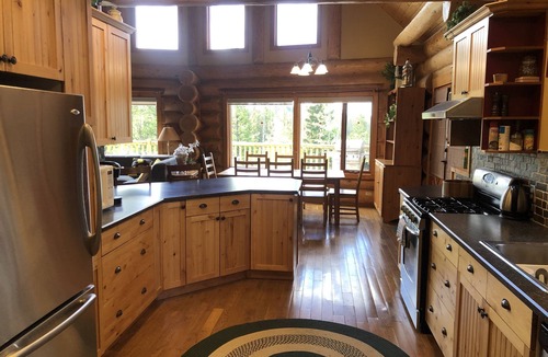 Logan Lake Cabin | Cozy Custom Log Cabin Nestled within Mile High Estates