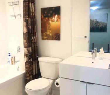 CityPlace Apartment | Cozy Downtown 1BR Den Free Parking near CN Tower