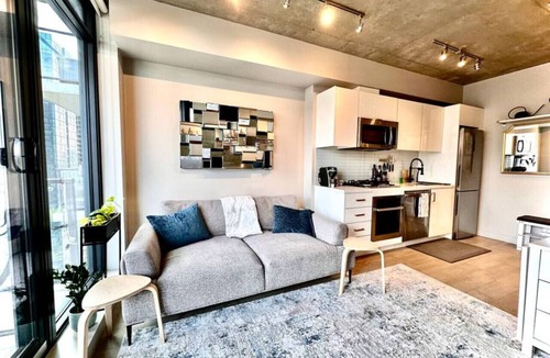 Connaught Apartment | Cozy DT Fantastic Amenities View Private Parking
