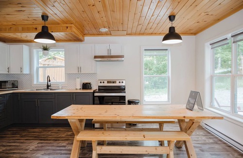 Smiths Corner House | Cozy Family Friendly Cottage. Nearby lake and Ski Hill!