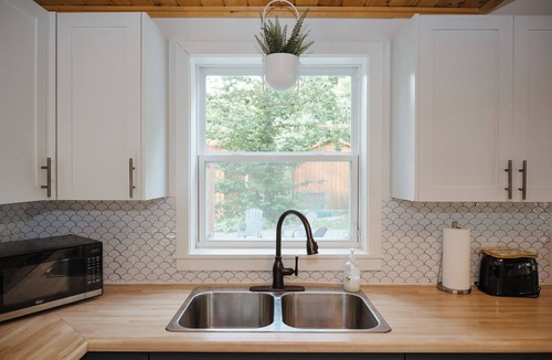 Smiths Corner House | Cozy Family Friendly Cottage. Nearby lake and Ski Hill!