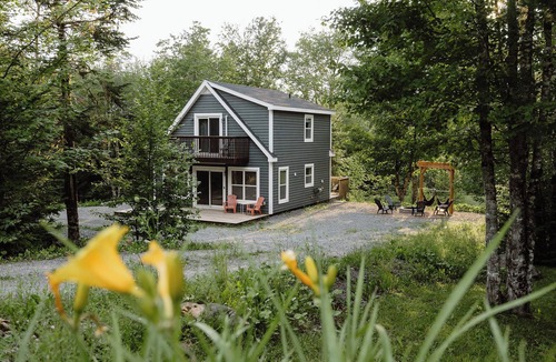 Smiths Corner House | Cozy Family Friendly Cottage. Nearby lake and Ski Hill!