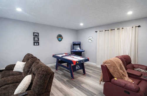 Forest Park House | Cozy Family Getaway 3BR w Game Room & Fenced Backyard