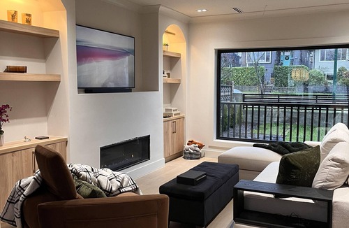 Hastings House | Cozy family home With Large kitchen and family dinning table