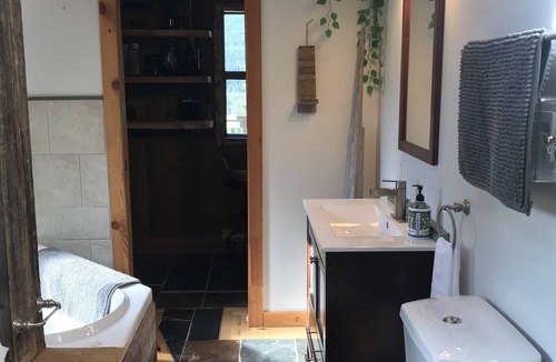 Parson Other | Cozy Farmhouse Suite with Amazing river access
