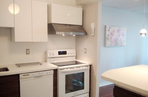 Etobicoke Apartment | Cozy Fully Furnished Apt w/Parking