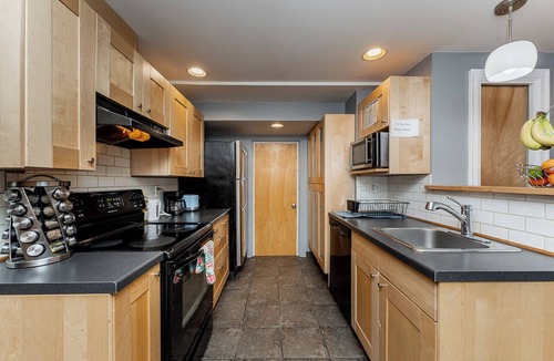 Hastings House | COZY GARDEN SUITE ON TRINITY STREET