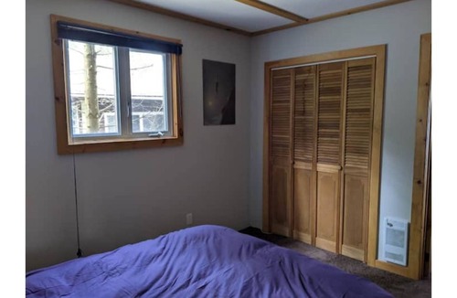 Centre Hastings Cottage | Cozy gem on the water!
