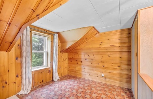 Colborne House | Cozy Getaway in Colborne with great Hiking trails in 95 Acres of land