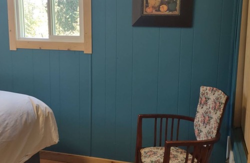 Salmon Arm House | Cozy Guest House in Larch Hills close to great all season trails