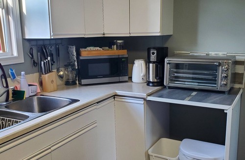 Southwest Mission House | Cozy Guest Suite Kelowna