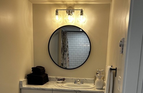 Kent Apartment | Cozy guest suite near Harrison Hot Springs