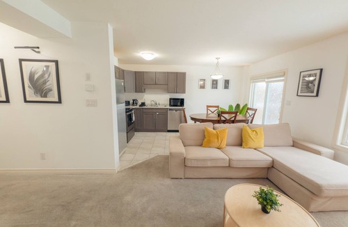 Thorold House | Cozy Home Close to Niagara Falls