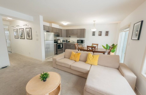 Thorold House | Cozy Home Close to Niagara Falls