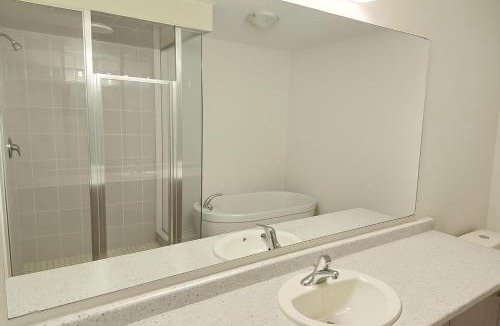 Kitchener House | Cozy Home for 10 people