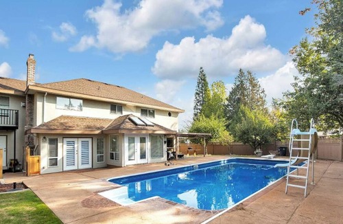 Surrey House | Cozy home in quiet neighborhood with all the comfort for your family.