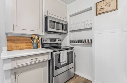 Niagara Falls House | Cozy Home Short Walk to Falls | Nintendo | FirePit