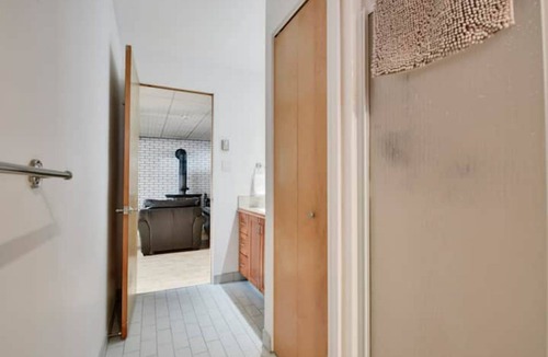 L'Ancienne-Lorette House | Cozy home with hot tub near airport