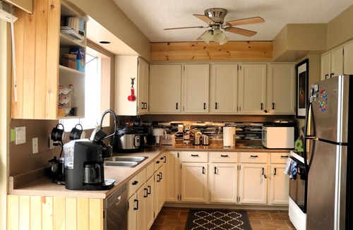 Langdale House | Cozy Home with Ocean and Mountain views. Family sized wth game room and deck