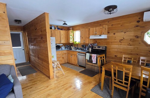 York Cottage | Cozy House/Cottage, minutes to National Park & Golf Course