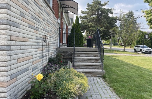 Scarborough House | Cozy House in the Bluffs.