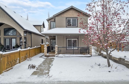 Sylvan Lake House | Cozy Lake Escape | Walk to Beach, BBQ & Fire Pit