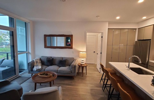 Innisfil Condo | Cozy Lake Simcoe 2 bedroom condo with a garden walkout to the boardwalk/Pier.
