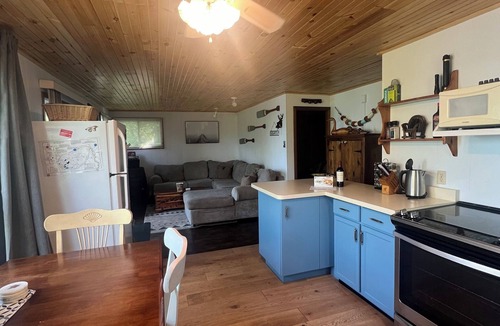Marmora Cottage | Cozy lakefront cottage, 2 hours from Toronto!
