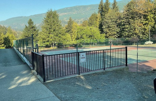 Lindell Beach House | Cozy Lindell Beach Resort. Minutes from Cultus Lake