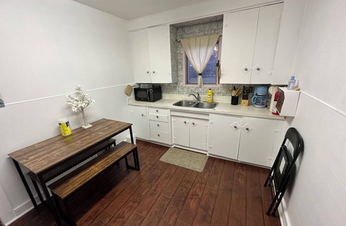 Vulcan House | Cozy little house with huge yard