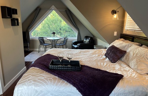 Shawnigan Lake Bed & Breakfast | Cozy Loft room with king bed and private entrance.