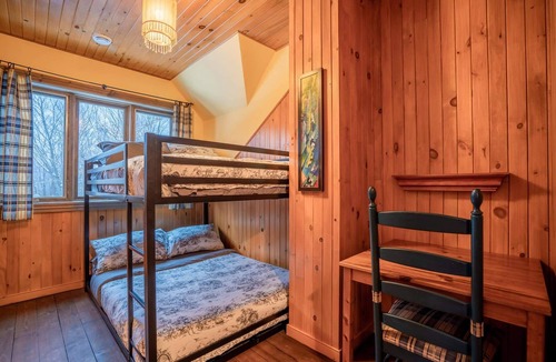 Val-des-Lacs Ski Chalet | Cozy Log Cabin in Woods with Spa