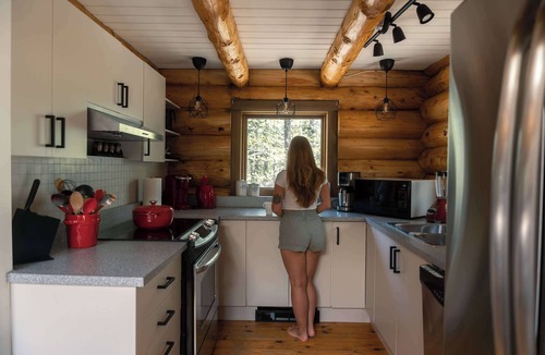 Lac Superieur Village Ski Chalet | Cozy Log Cabin with Spa - 3 min of Tremblant