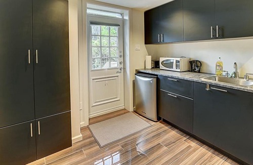 Outremont House | Cozy Lovely Apartment with AC in Outremont