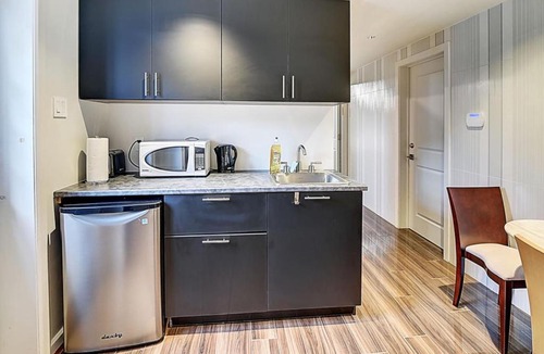 Outremont House | Cozy Lovely Apartment with AC in Outremont
