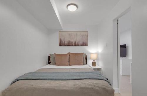 Beaconsfield Village Apartment | Cozy Lower Level Apartment in Trendy Neighbourhood